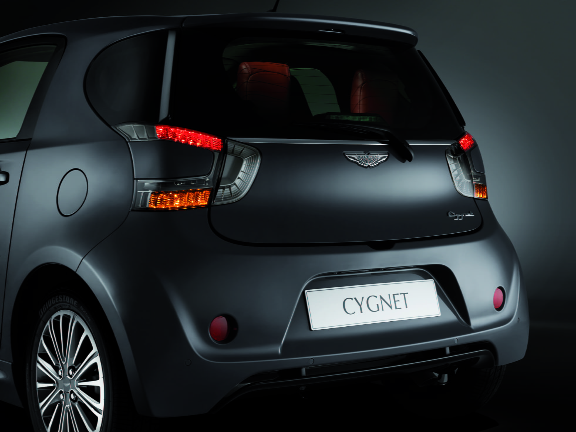 Miniature Aston Martin Cygnet 2011 Blanc Nacré - Échelle 1:43, Marque Spark, Résine
