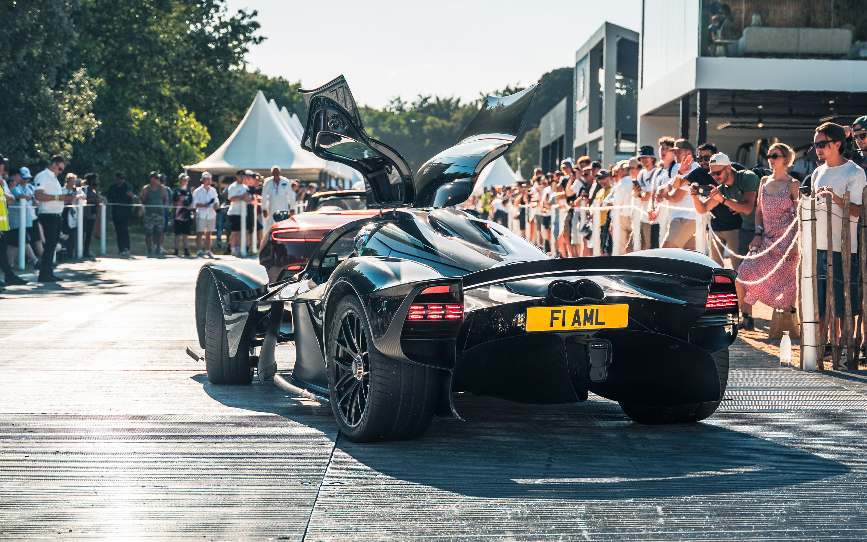 释放锋芒，锐不可挡。在2025 年古德伍德速度节上亮相。 | Aston Martin ZH