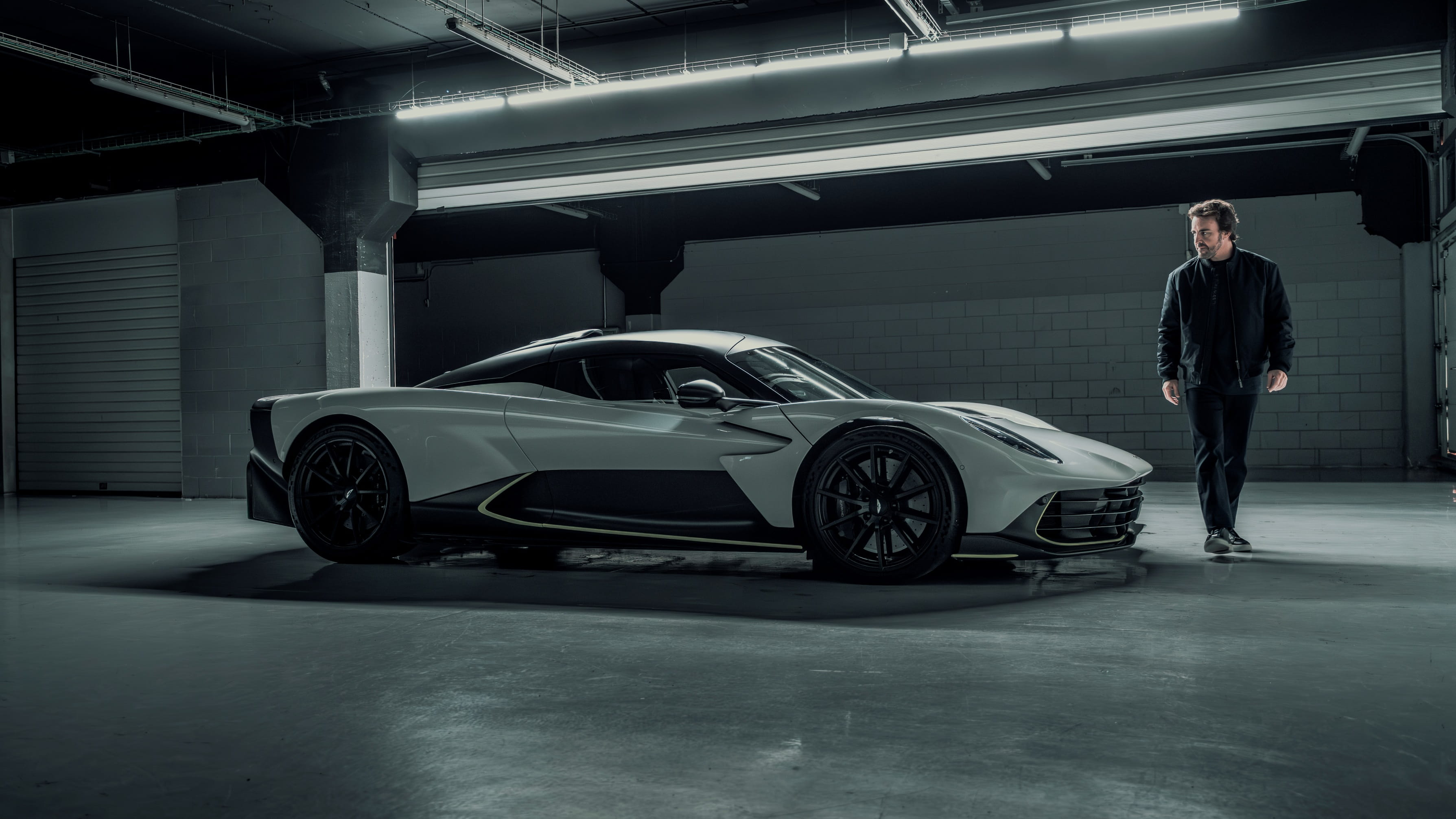 フェルナンド・アロンソとAston Martin Valhalla | Aston Martin