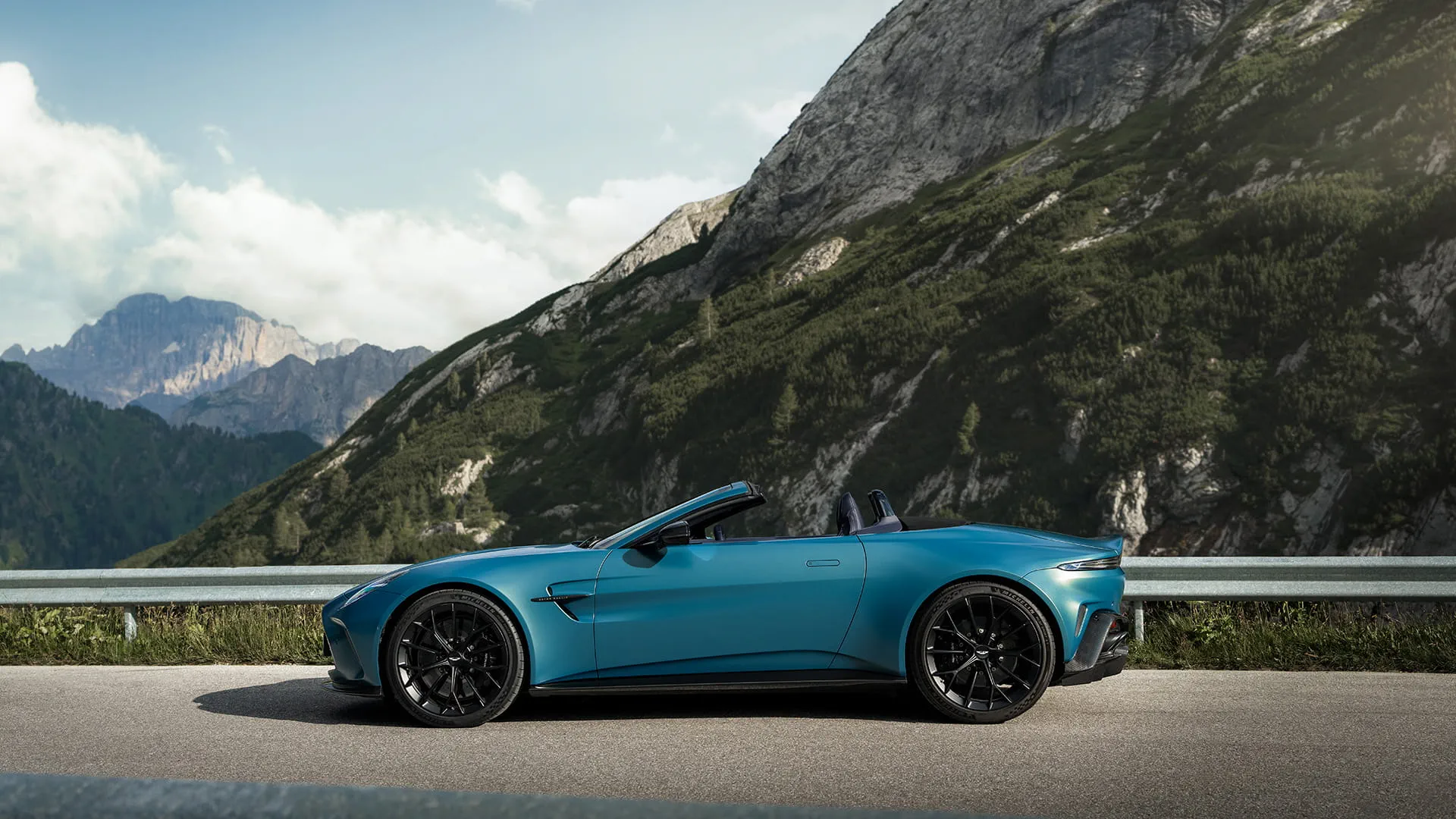 Scrollable block background