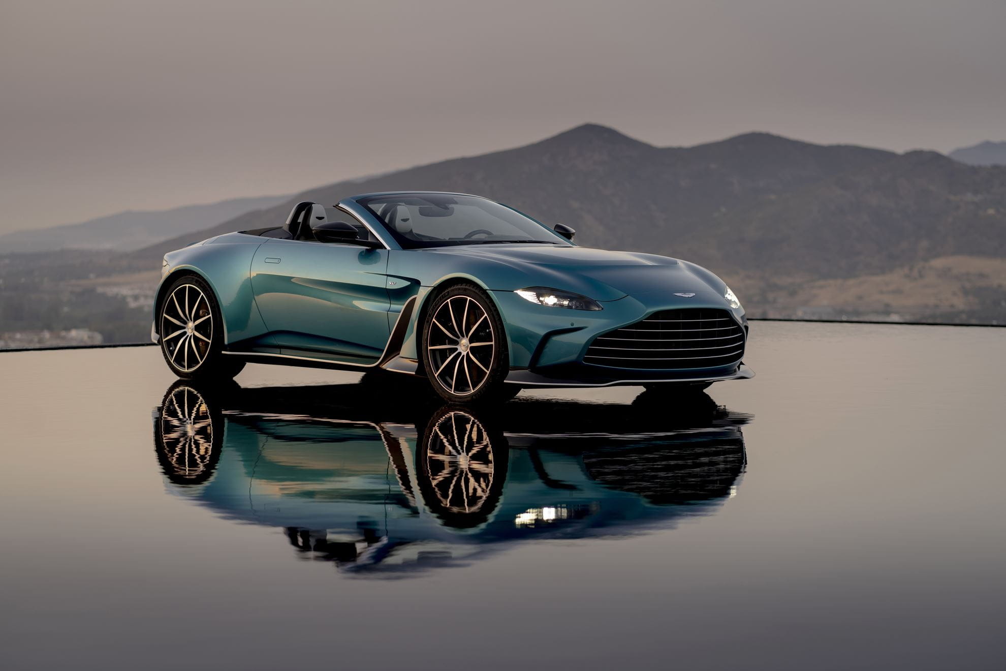 Aston Martin Vantage | Two-Door Sports Car | Aston Martin (Us)