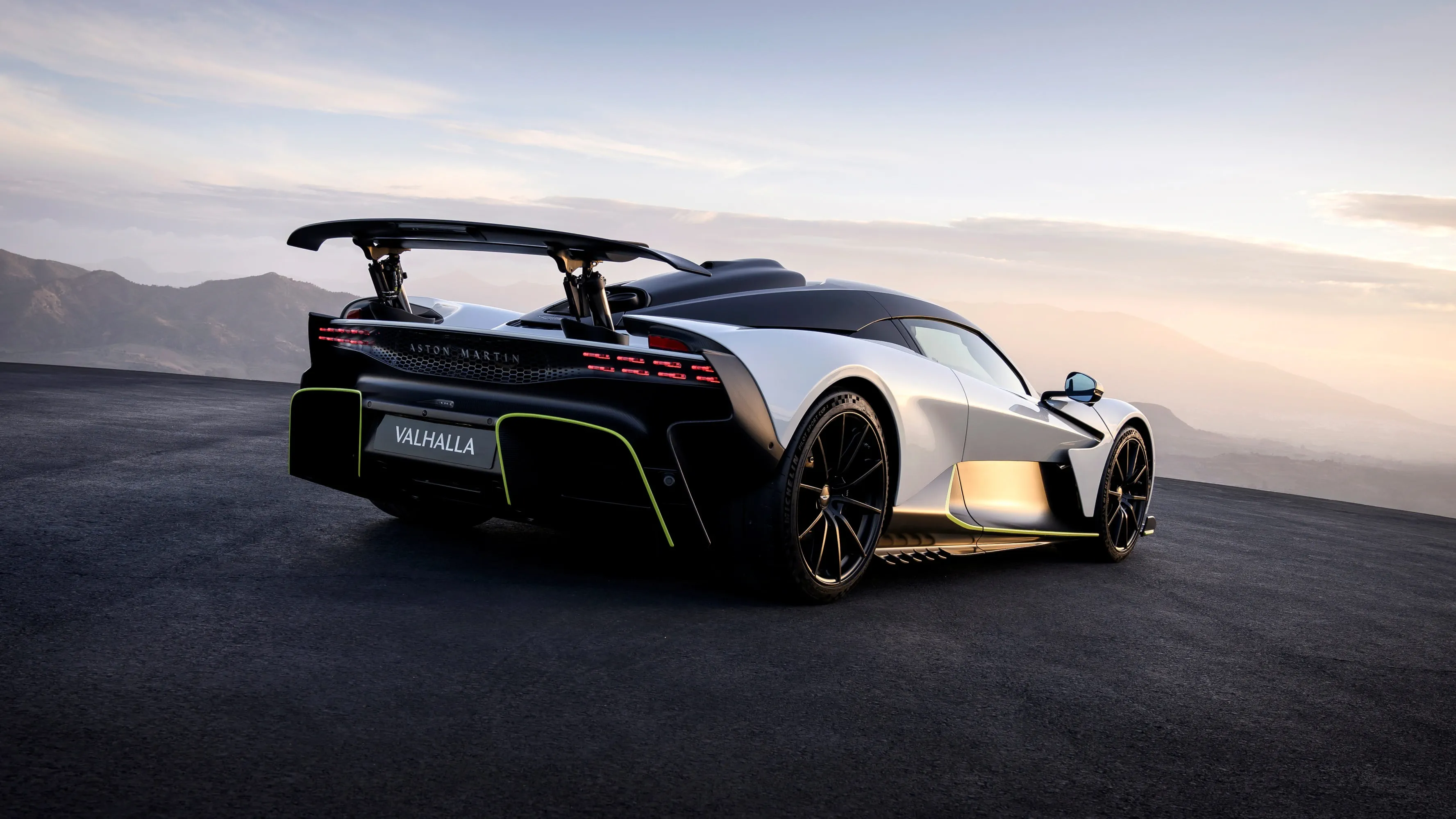 Scrollable block background