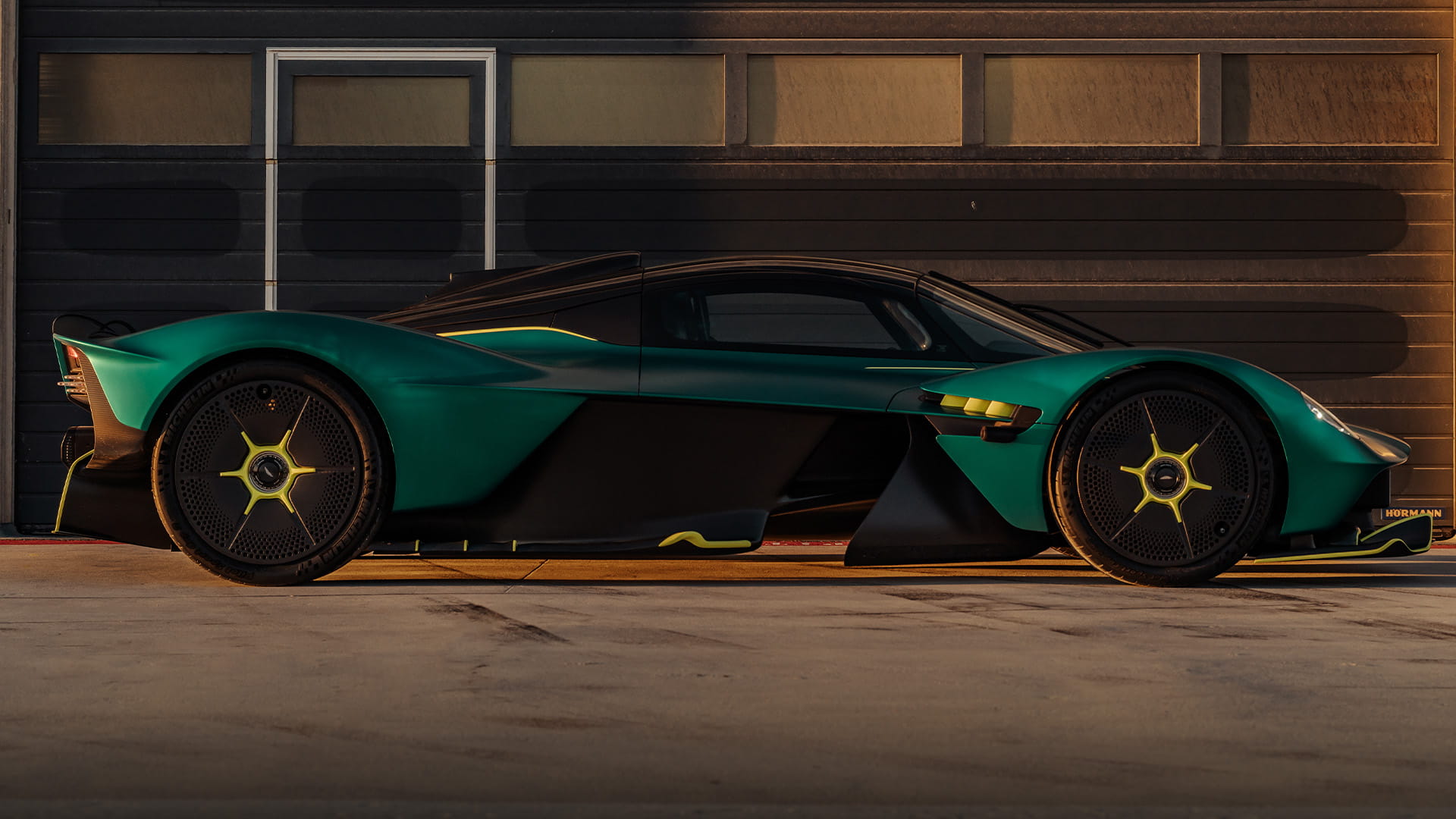 Aston Martin Valkyrie | Aston Martin JP