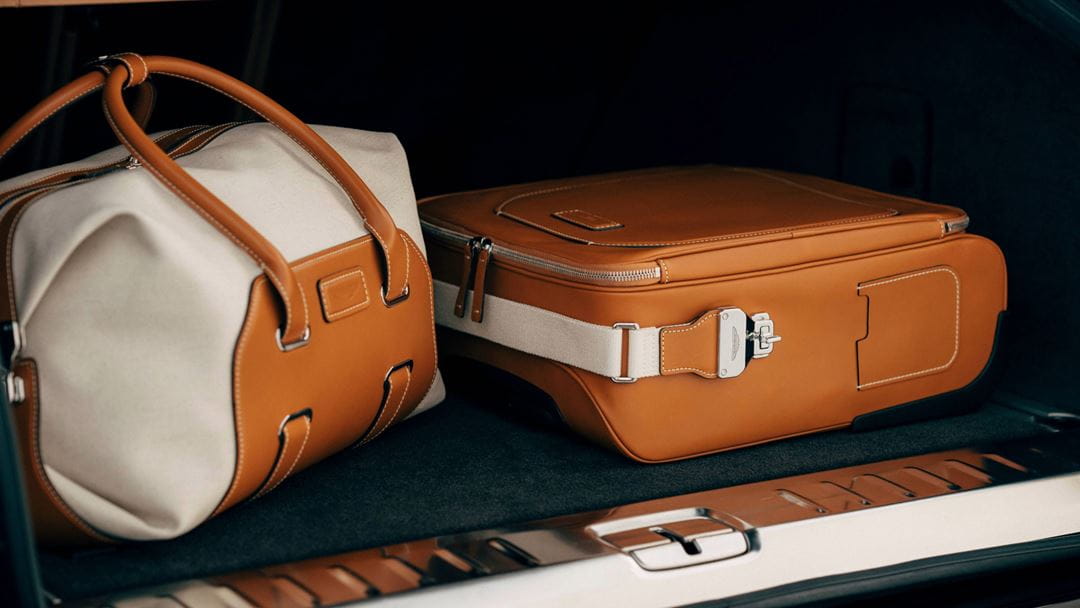 Aston Martin ロゴ入り収納ボックス グッズ紹介④キーケス - GRAZ TIMELESS TOKYO 小物入れ