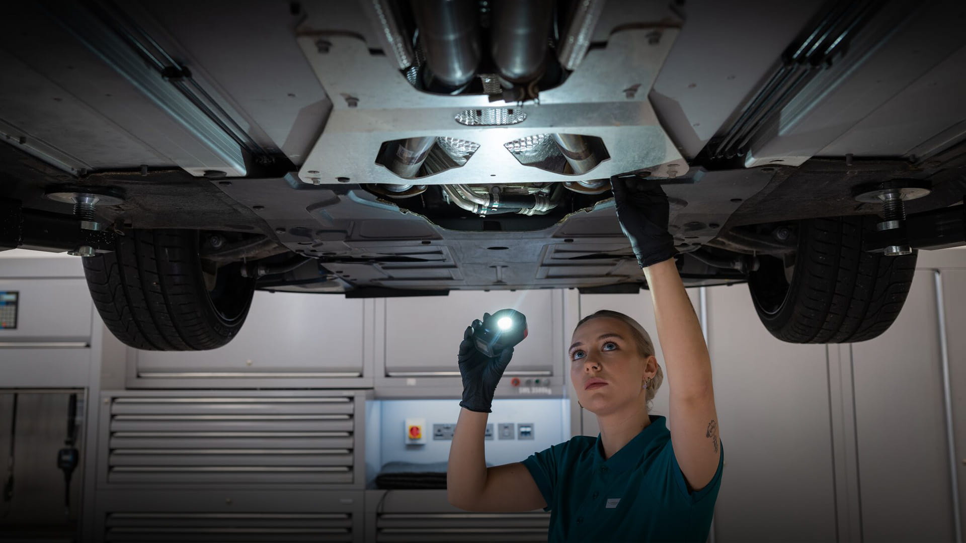 セーフティキャンペーンチェッカー | アストンマーティン | Aston